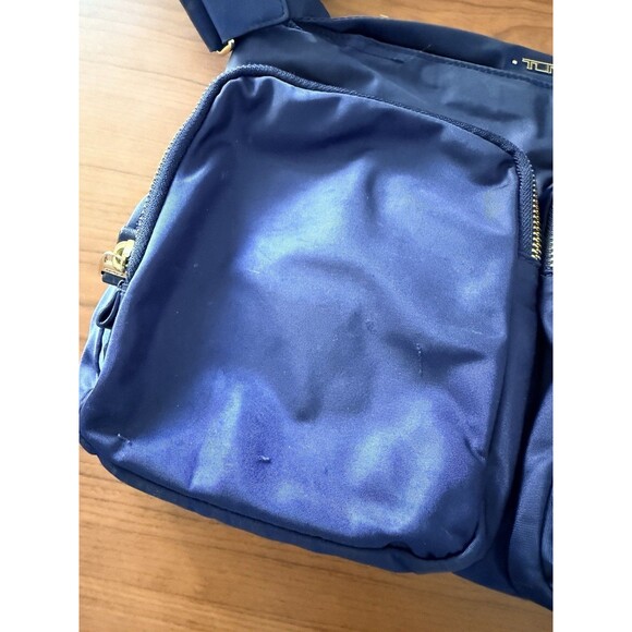 TUMI Navy Nylon Crossbody Voyager Messenger Bag Gold Hardware Front Pockets READ - Picture 16 of 16